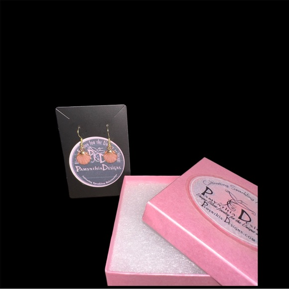 Pink Clam Shell Wire Hook Earrings in Gold Tone - Picture 4 of 4